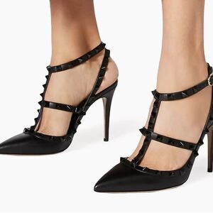 Valentino Garavani Rockstud ankle strap pumps in calfskin leather/Bag $ 1190.00